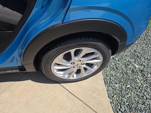 New 2027 Chevrolet Bolt EV LT - photo - 8