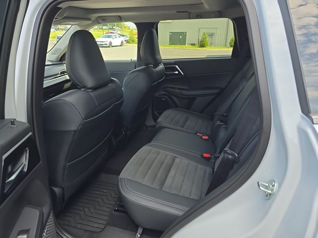 Pre-Owned 2025 Mitsubishi Outlander Trail Edition - photo - 9