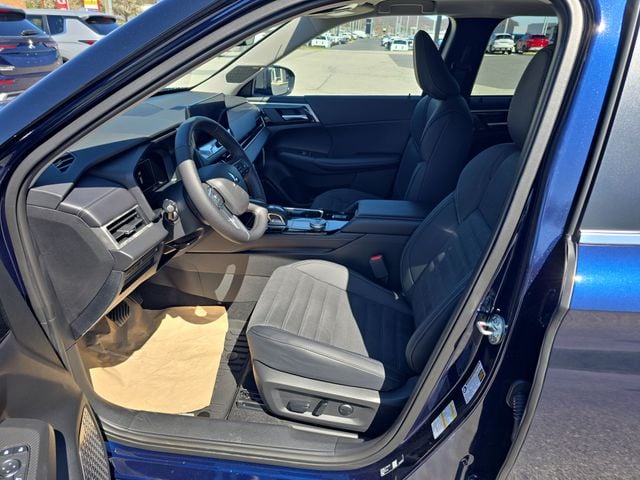 New 2026 Mitsubishi Outlander SE - photo - 13