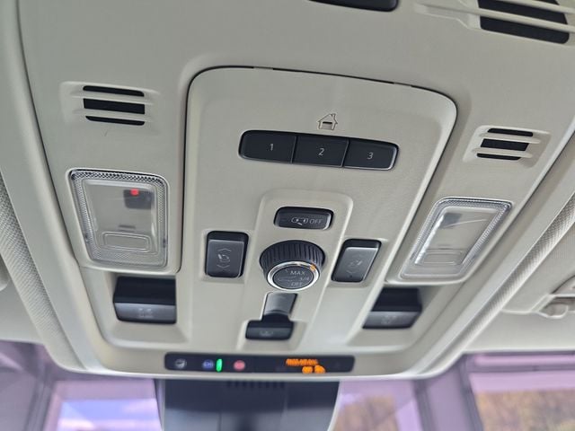 Pre-Owned 2024 GMC Yukon XL Denali - photo - 24