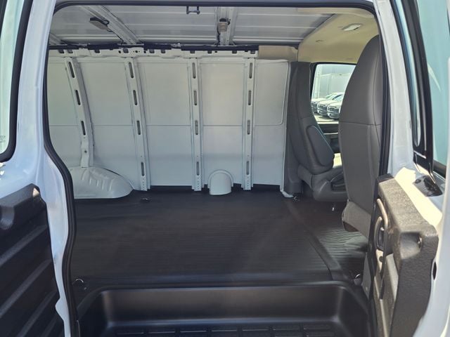 New 2026 Chevrolet Express 2500 Work Van - photo - 7