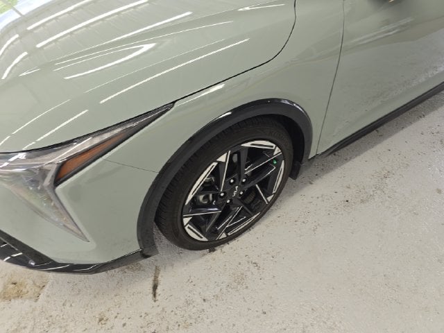 Pre-Owned 2025 Kia K4 GT-Line - photo - 8