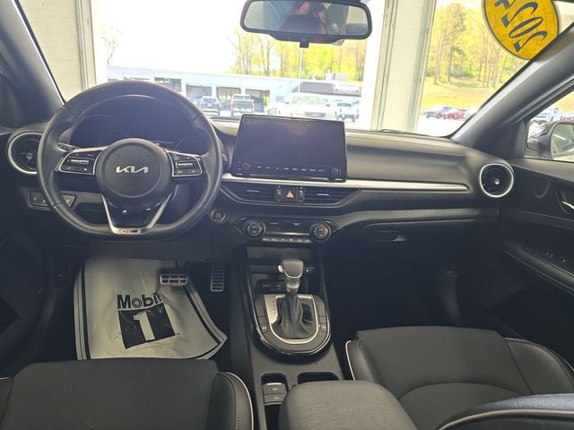 Pre-Owned 2024 Kia Forte GT-Line - photo - 10