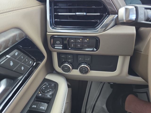 New 2026 GMC Yukon XL Denali - photo - 19