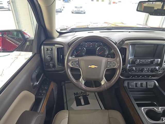 Pre-Owned 2018 Chevrolet Silverado 1500 LTZ - photo - 11