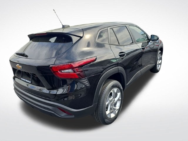 New 2026 Chevrolet Trax LS - photo - 5