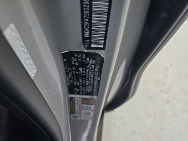Pre-Owned 2025 Kia Carnival Hybrid EX - photo - 13