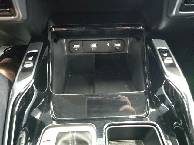 Pre-Owned 2023 Kia Sorento SX - photo - 21