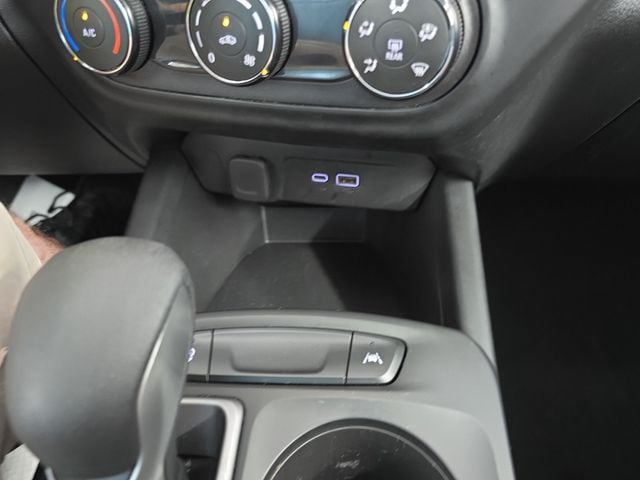 Pre-Owned 2025 Chevrolet Trax LS - photo - 20