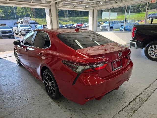 Pre-Owned 2022 Toyota Camry SE - photo - 2