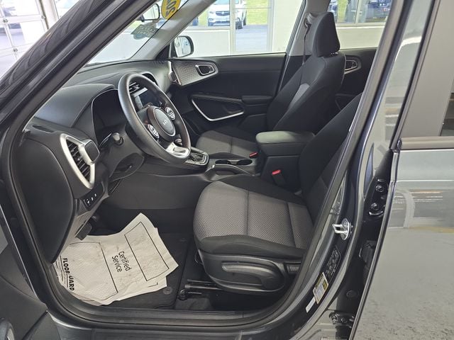 Pre-Owned 2025 Kia Soul LX - photo - 12