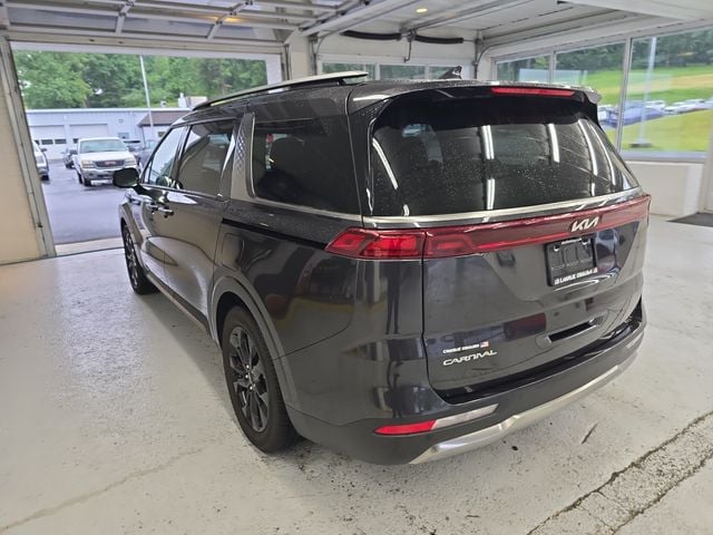 Pre-Owned 2023 Kia Carnival SX - photo - 2
