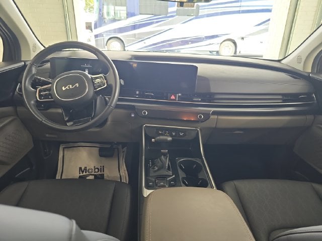 Pre-Owned 2025 Kia Carnival LXS - photo - 10