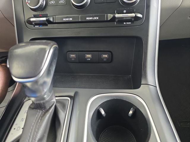 Pre-Owned 2024 Kia Carnival LX - photo - 20