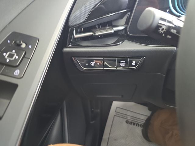 Pre-Owned 2025 Kia Niro EX - photo - 19