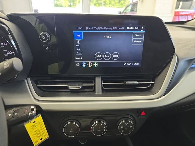 Pre-Owned 2025 Chevrolet Trax LS - photo - 12