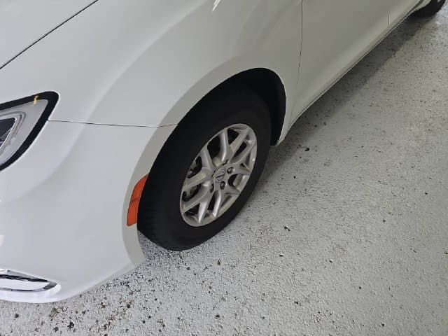 Pre-Owned 2024 Chrysler Pacifica Touring L - photo - 8