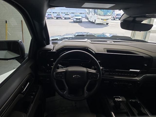 Pre-Owned 2023 Chevrolet Silverado 1500 ZR2 - photo - 11