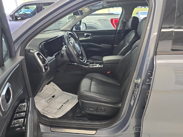 Pre-Owned 2023 Kia Sorento SX - photo - 12