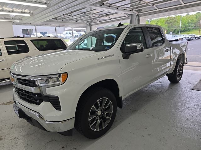 Pre-Owned 2024 Chevrolet Silverado 1500 LT - photo - 1