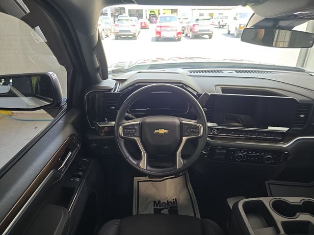 Pre-Owned 2023 Chevrolet Silverado 1500 LT - photo - 11