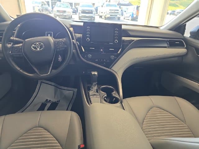 Pre-Owned 2022 Toyota Camry SE - photo - 10