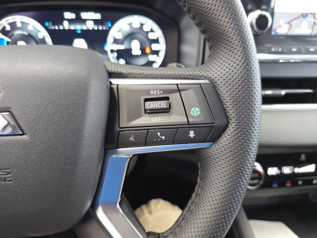 Pre-Owned 2024 Mitsubishi Outlander SEL - photo - 25