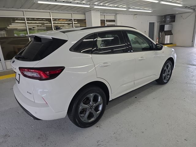 Pre-Owned 2023 Ford Escape ST-Line - photo - 5