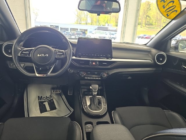 Pre-Owned 2024 Kia Forte GT-Line - photo - 10
