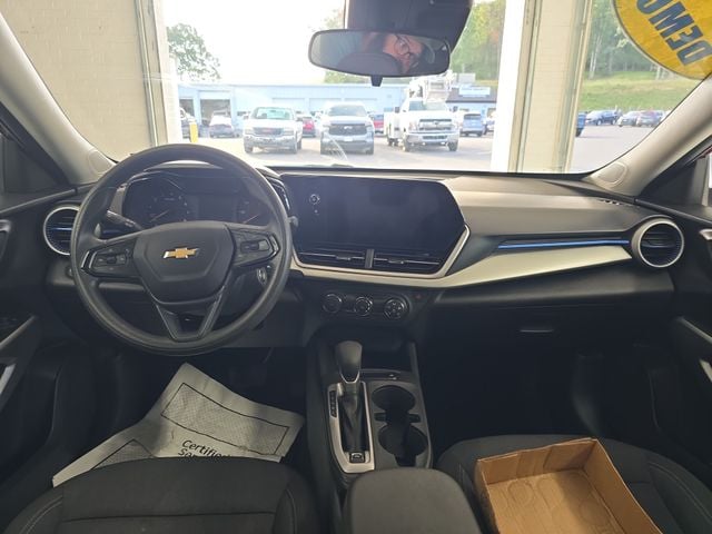 Pre-Owned 2025 Chevrolet Trax LS - photo - 10