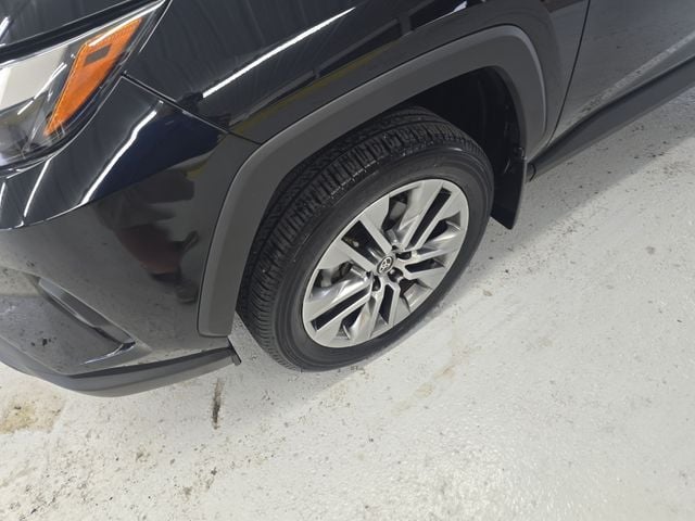Pre-Owned 2023 Toyota RAV4 XLE Premium - photo - 8