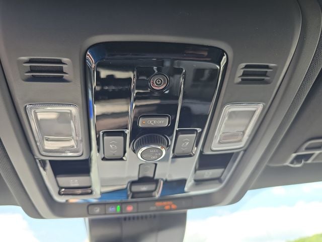 New 2026 Chevrolet Suburban Premier - photo - 22