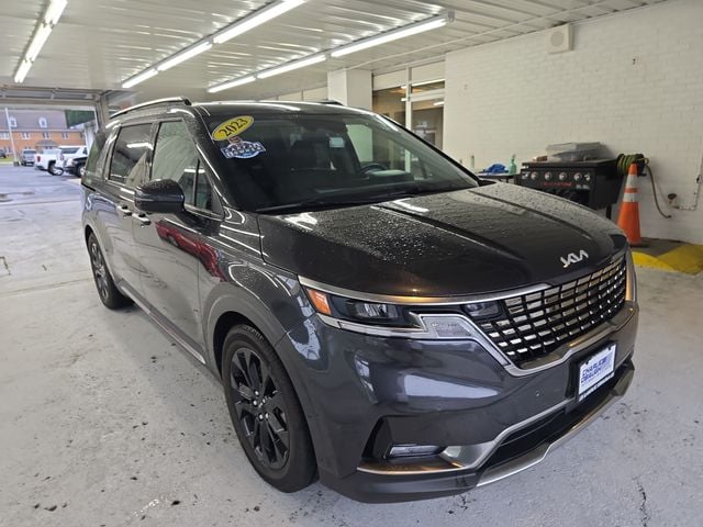 Pre-Owned 2023 Kia Carnival SX - photo - 6