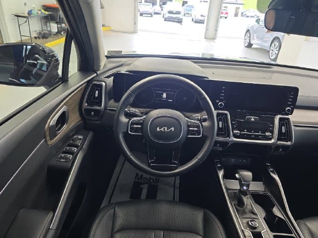 Pre-Owned 2023 Kia Sorento X-Line EX - photo - 11