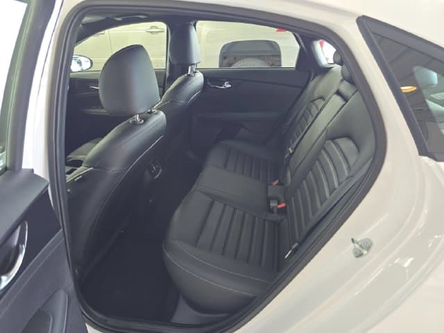 Pre-Owned 2024 Kia Forte GT-Line - photo - 9