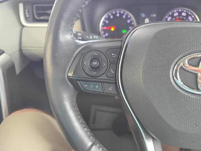 Pre-Owned 2021 Toyota RAV4 XLE - photo - 17