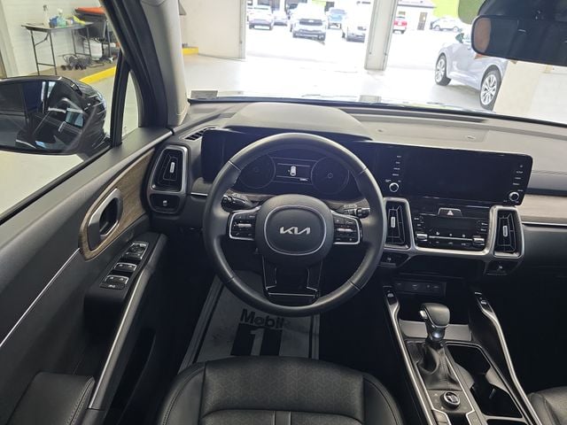 Pre-Owned 2023 Kia Sorento X-Line EX - photo - 11