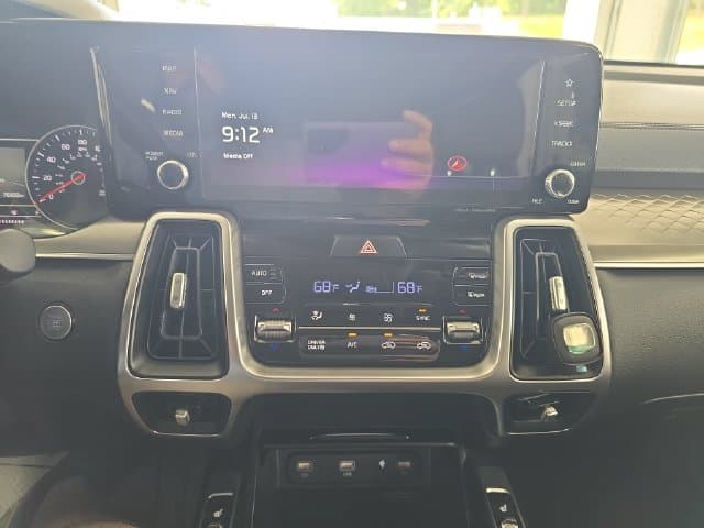 Pre-Owned 2023 Kia Sorento Hybrid EX - photo - 14