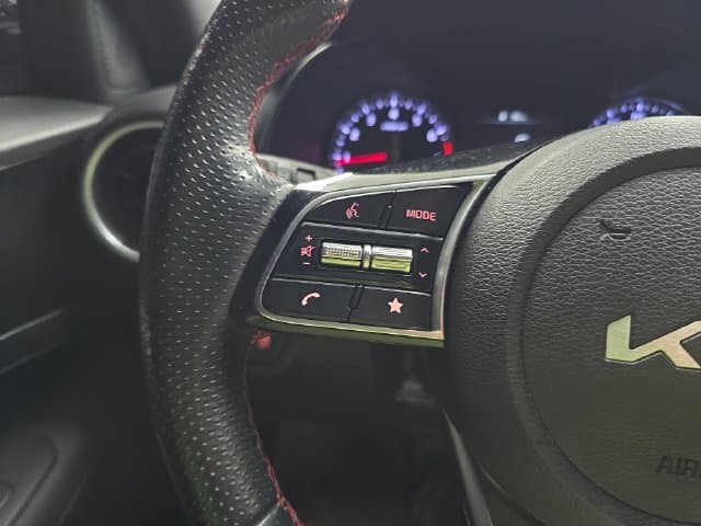 Pre-Owned 2023 Kia Forte GT - photo - 19