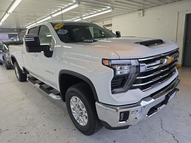 Pre-Owned 2024 Chevrolet Silverado 2500HD LTZ - photo - 6
