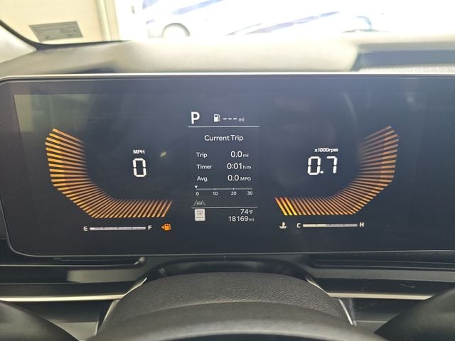 Pre-Owned 2025 Kia Carnival LXS - photo - 16