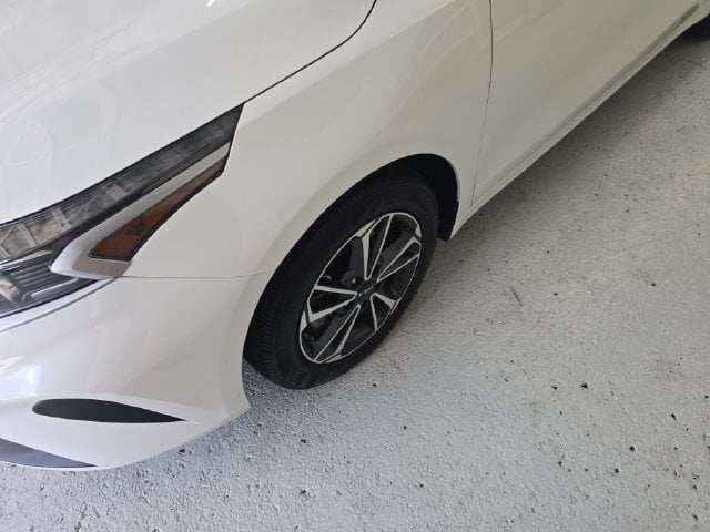 Pre-Owned 2023 Kia Forte LXS - photo - 8