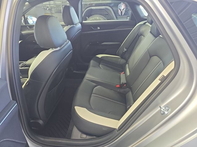 Pre-Owned 2025 Kia K5 GT-Line - photo - 9