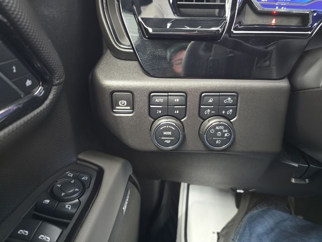 Pre-Owned 2024 Chevrolet Silverado 1500 ZR2 - photo - 19