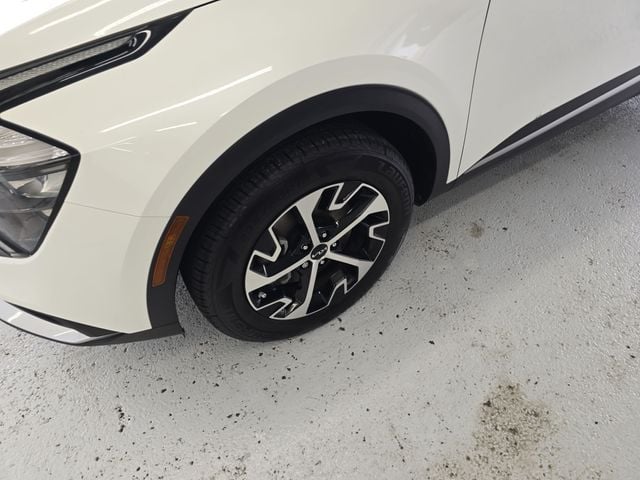 Pre-Owned 2023 Kia Sportage Hybrid EX - photo - 8