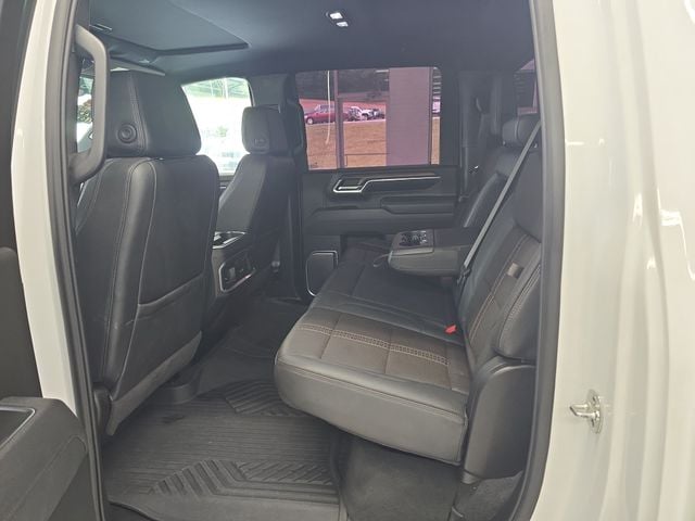 Pre-Owned 2025 Chevrolet Silverado 2500HD High Country - photo - 9