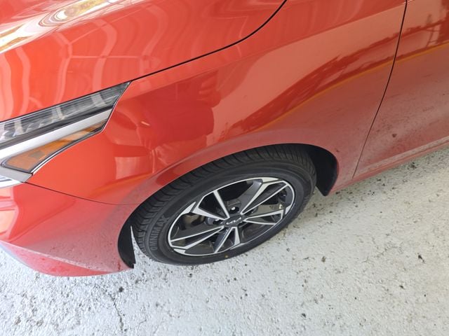 Pre-Owned 2024 Kia Forte LXS - photo - 8