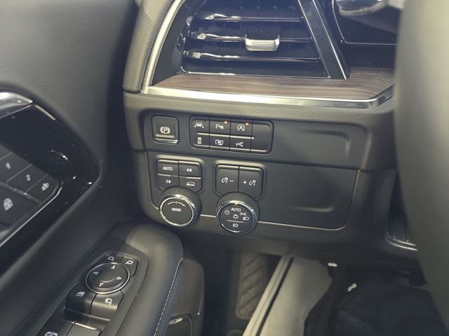 Pre-Owned 2025 Chevrolet Suburban Premier - photo - 17