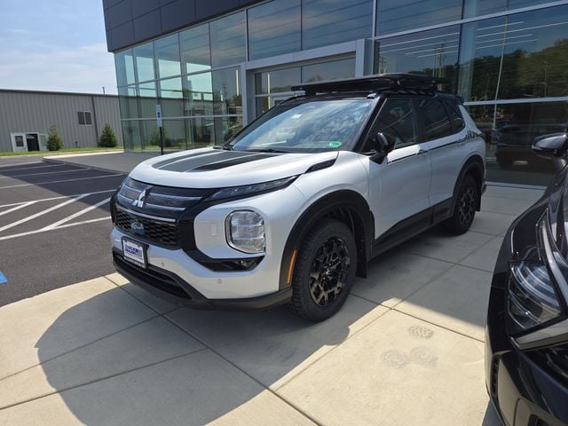 Pre-Owned 2025 Mitsubishi Outlander Trail Edition - photo - 1
