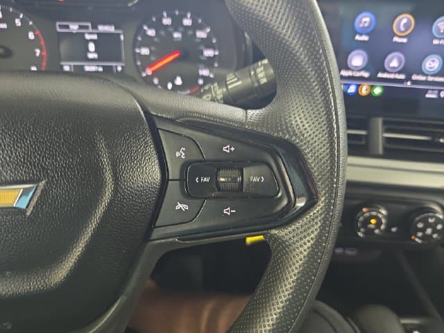 Pre-Owned 2024 Chevrolet Trax LS - photo - 17